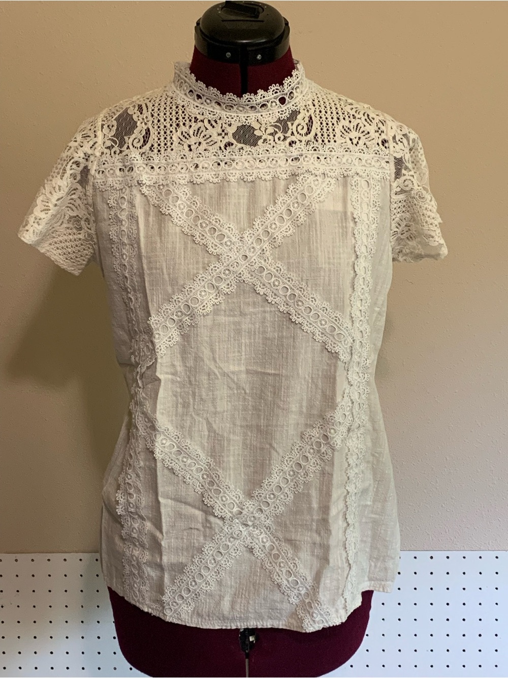 Lace-Trim White Women's Short Sleeve Top